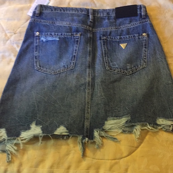 Guess Women’s “Cassy Mini “ Skirt - Picture 3 of 6